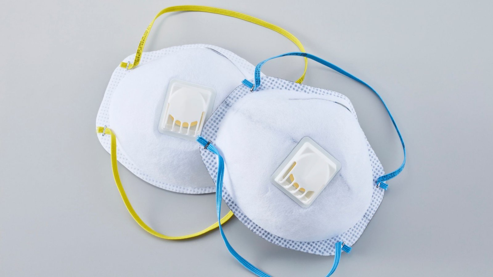 Kaip išnaikinti pelėsį ir užkirsti kelią jo grįžimui 4 Kad pelėsio naikinimas būtų saugus, rekomenduojama naudoti respiratorių