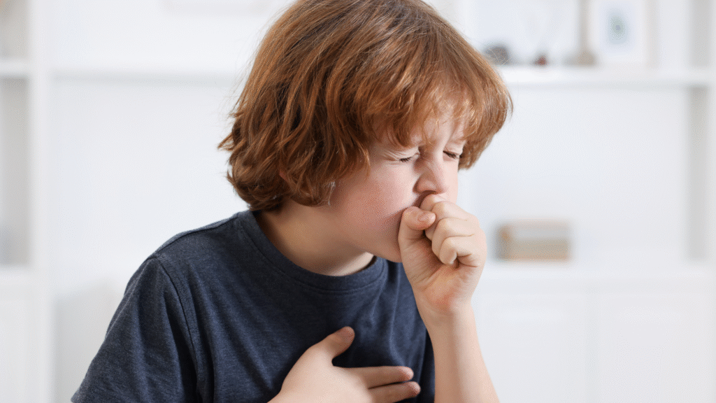Juodasis pelėsis: kuo jis pavojingas ir kaip jį išnaikinti namuose? 5 Vaikas kosti